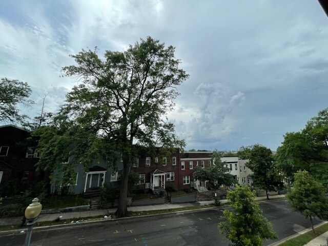 Building Photo - 1234 Queen St NE