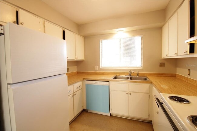 Building Photo - 6134 SW 11th Pl