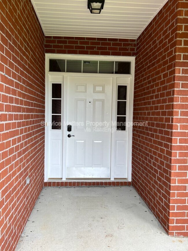 Building Photo - 10440 Millbrook Dr