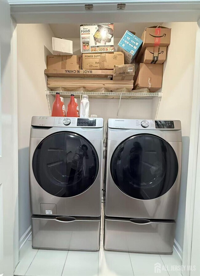 Building Photo - 102 Dickson Ct