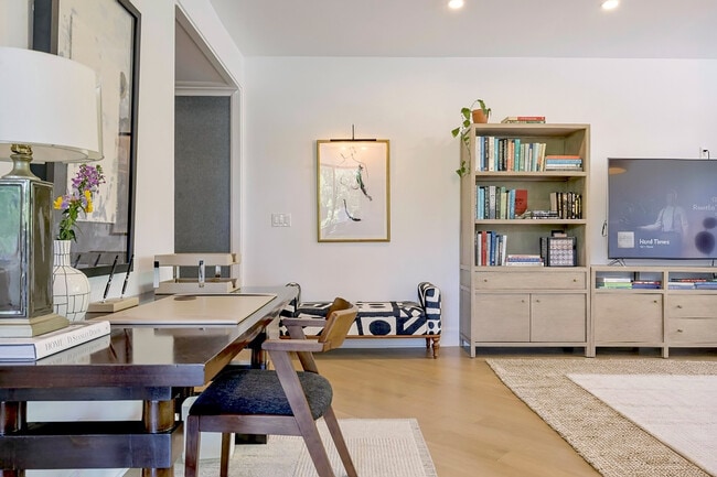 Building Photo - 2575 Peachtree Rd NE