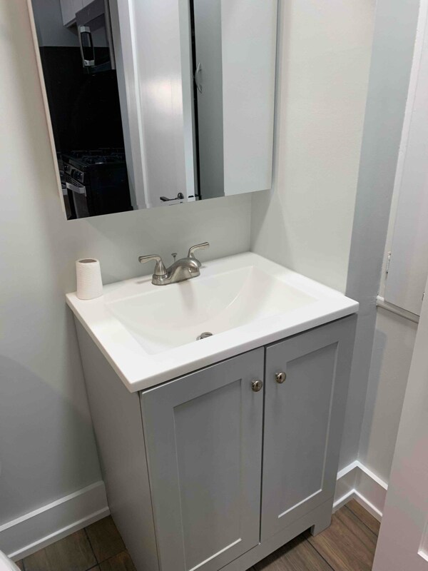 Building Photo - 3729 N Kenmore Ave