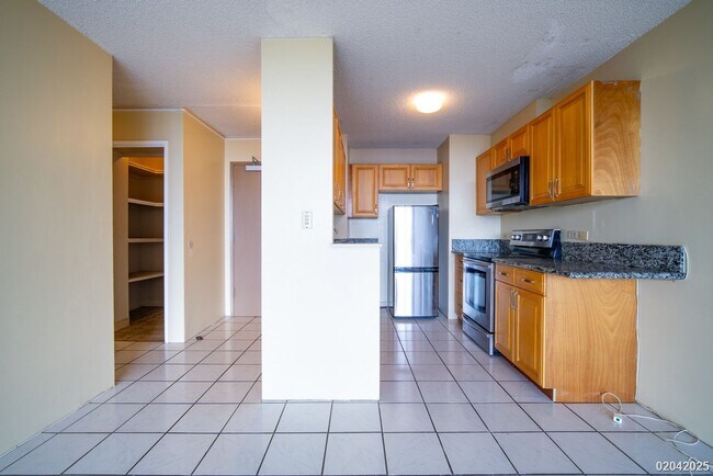 Building Photo - $2500 / Salt Lake - 2 Bed/ 2 Bath a peekab...