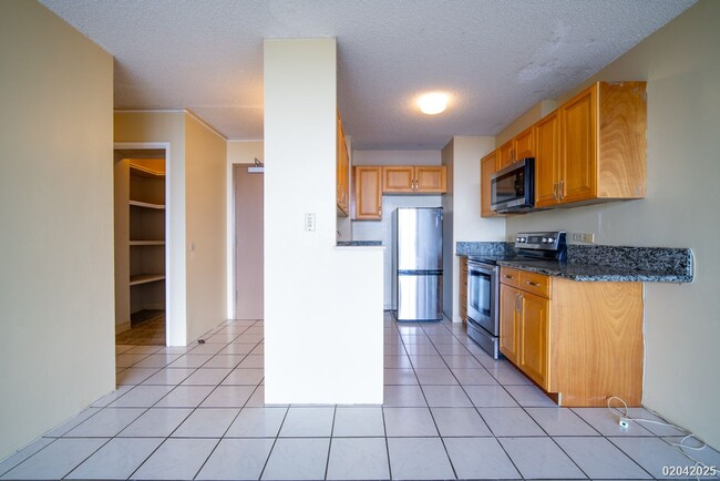 Building Photo - $2700 / Salt Lake - 2 Bed/ 2 Bath a peekab...