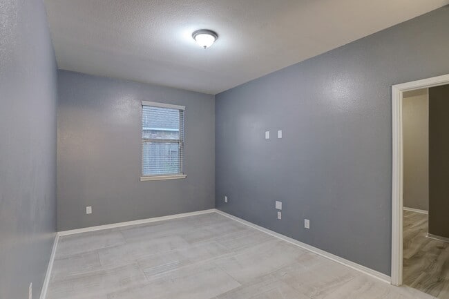 Building Photo - 632 Pedernales St