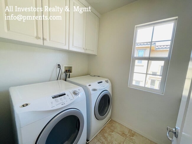Building Photo - 5554 Nanday Ct