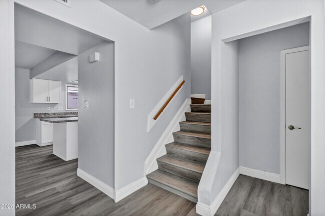Building Photo - 14 E Hermosa Dr