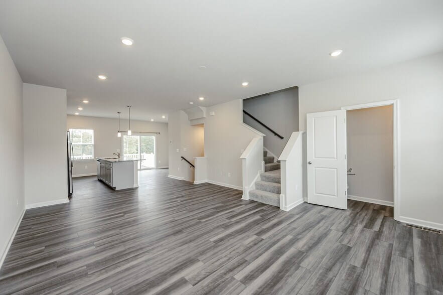Building Photo - 8757 Whitman Dr