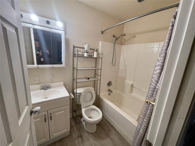 Building Photo - 801 Trinity St