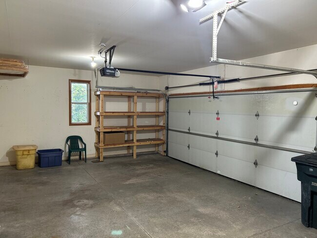 Building Photo - 6516 Shore Ln