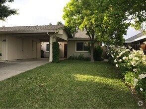 Building Photo - 3 Bedroom 1.25 bath Davis duplex in West D...