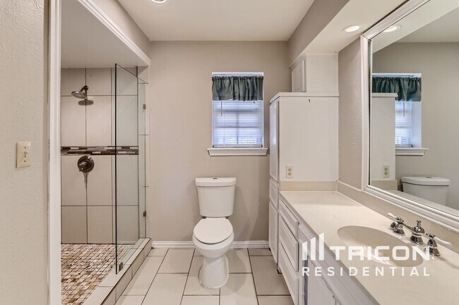 Building Photo - 606 Meadow Grove Dr