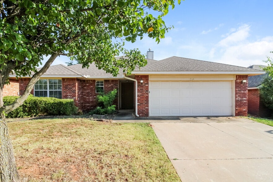 Primary Photo - 716 Cavecreek St