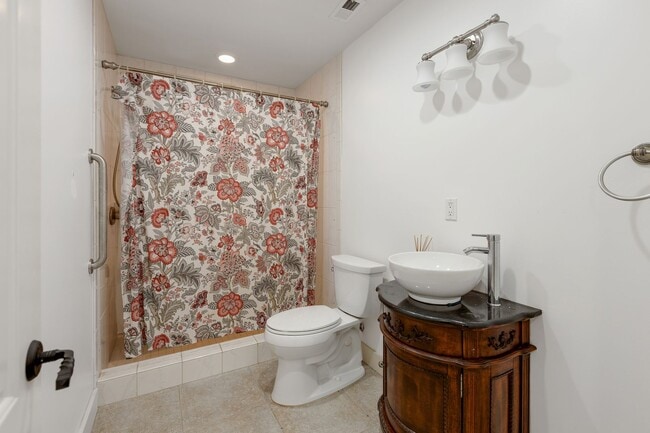 Building Photo - 3-bedroom 3.5 Coronado Village home near schools