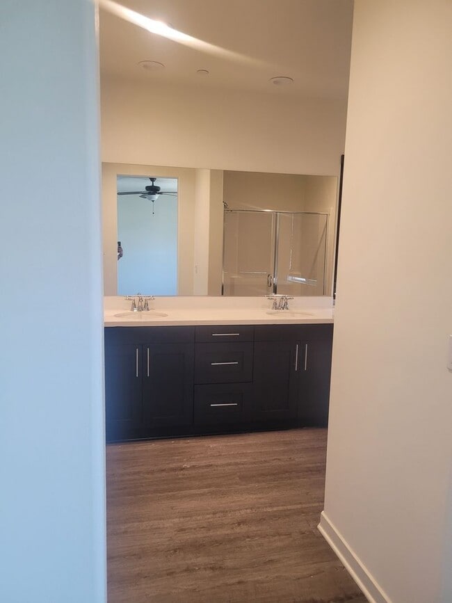 Building Photo - Gorgeous 4 Bedroom 4Bath Home With Solar a...