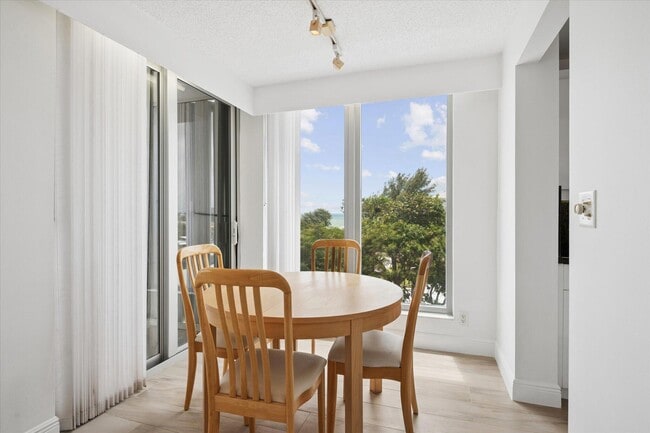 Building Photo - 1010 S Ocean Blvd