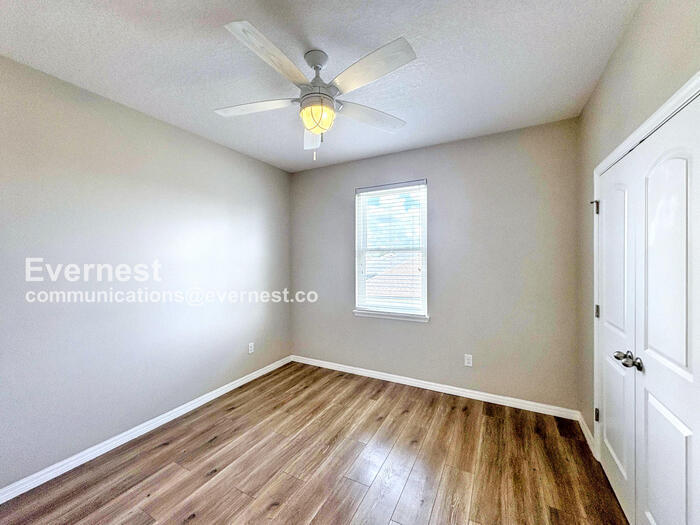 Building Photo - 2318 Sebago Dr