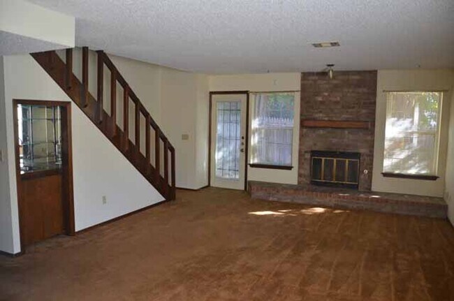 Building Photo - West-side Norman Home
