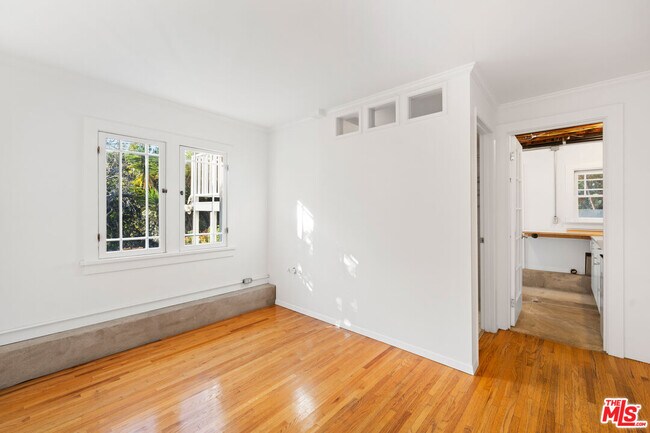 Building Photo - 1843 Lucile Ave