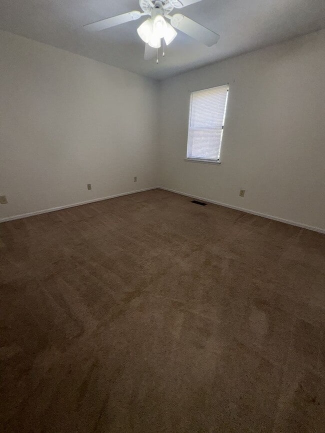 Building Photo - r3801d