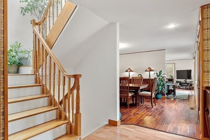 Building Photo - 68 E Bluff Rd