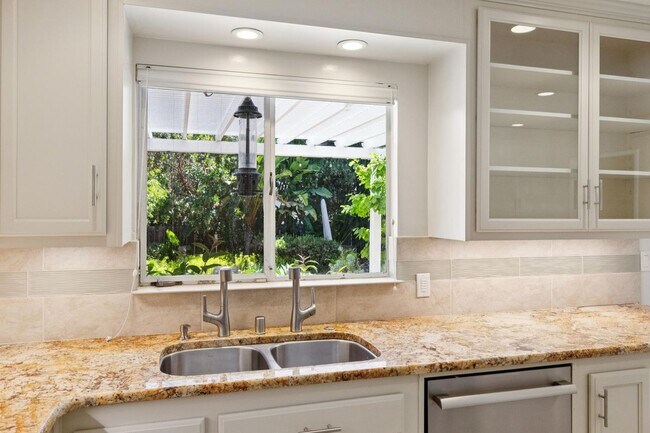 Building Photo - Beautiful Ranch Home with Bonus Room & Detached ADU | Minutes to Downtown