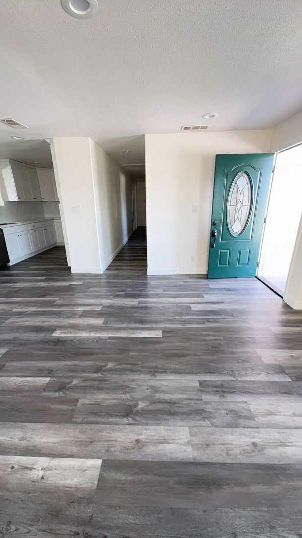 Building Photo - 4 BEDROOM, 3 BATH RANCH STYLE HOME