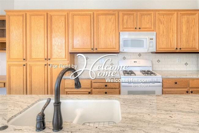Building Photo - 3125 Roxbury Dr