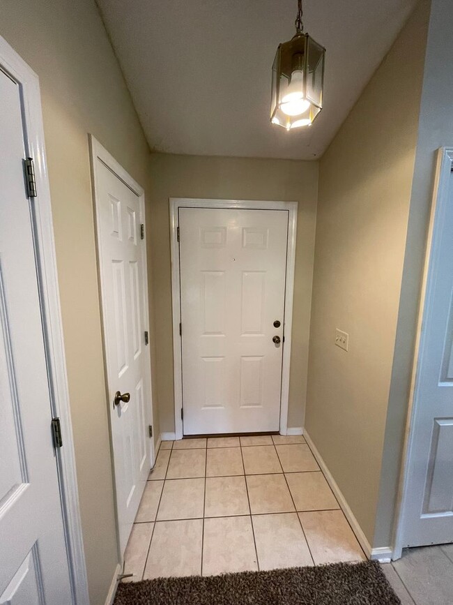 Building Photo - Quail Hollow!!  New Paint/Flooring