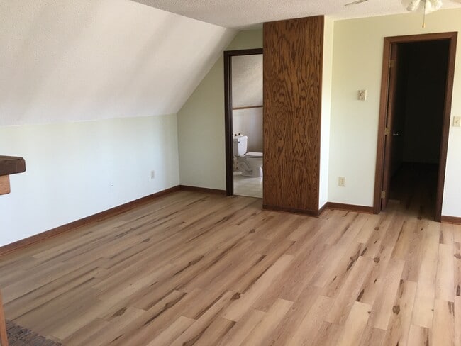 Building Photo - 32 Cedar Hill Ln