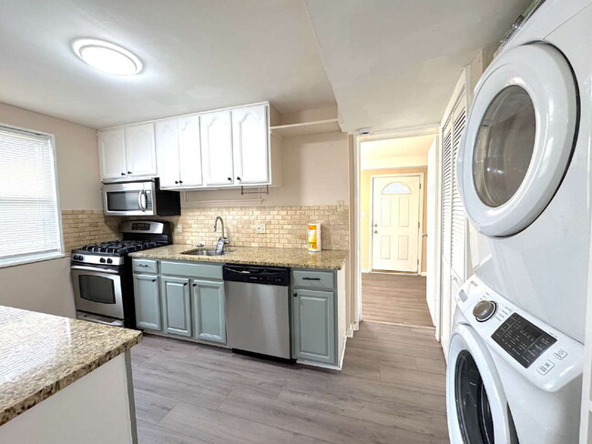 Building Photo - 5612 7th Rd S