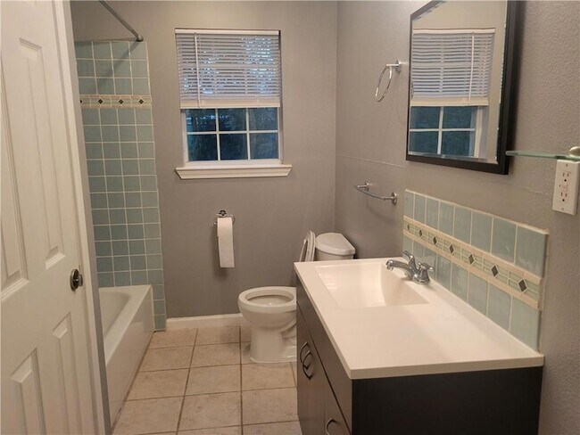 Building Photo - 609 Cottonwood St