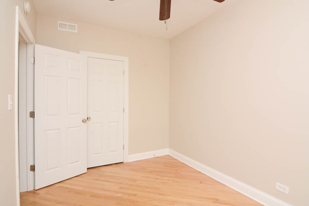 Building Photo - 896 Green Bay Rd