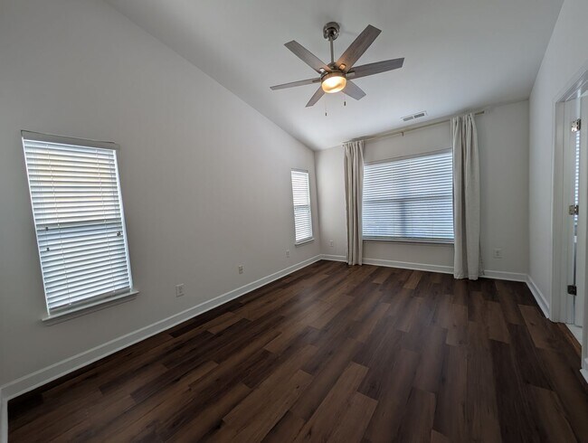 Building Photo - Pristine End Unit Townhome located in the Prosperity Place community!