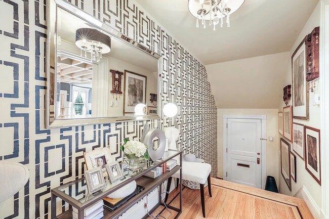 Building Photo - 2096 Pine St