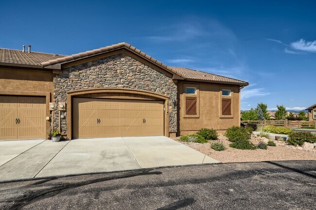 Building Photo - Flying Horse home for rent on Cake Bread!