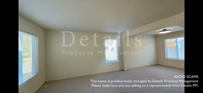 Building Photo - Large 3+ Bedroom Home in Port Orchard w/New Carpet & Paint