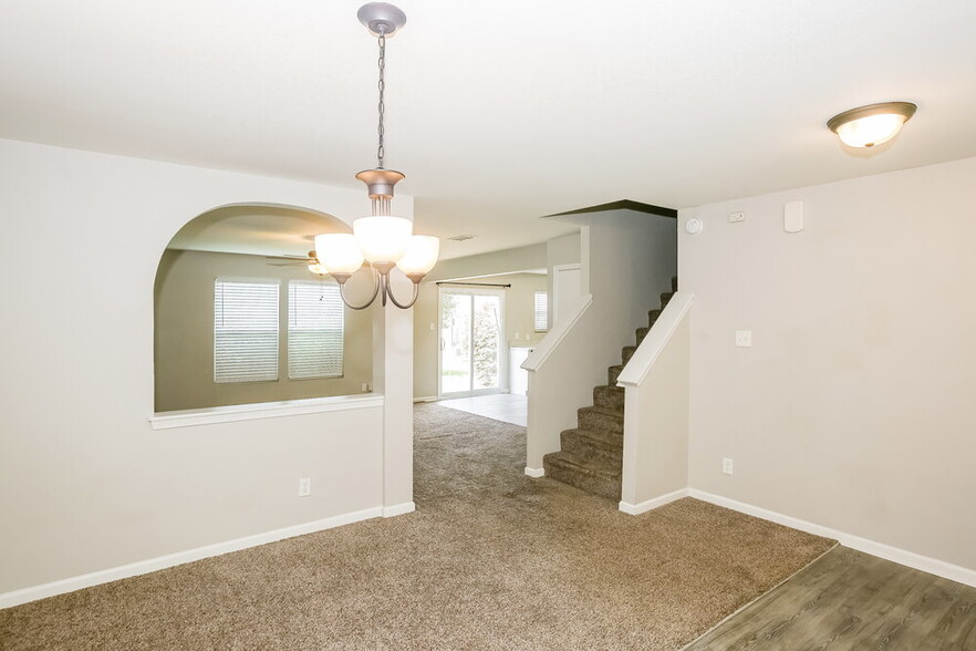 Building Photo - 8817 Oak Dr