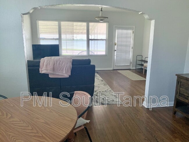 Building Photo - 701 S 26th St