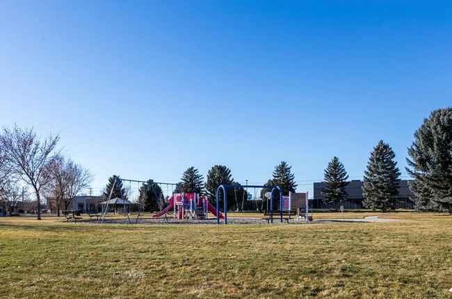 Building Photo - Spacious Condo in West Billings with a ten...