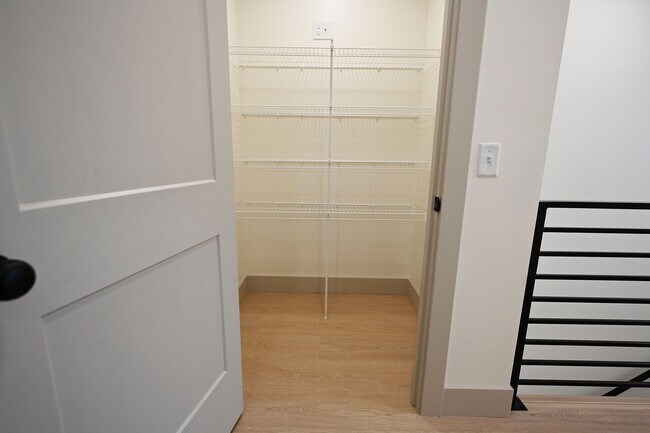 Building Photo - 176 Brushwood Dr