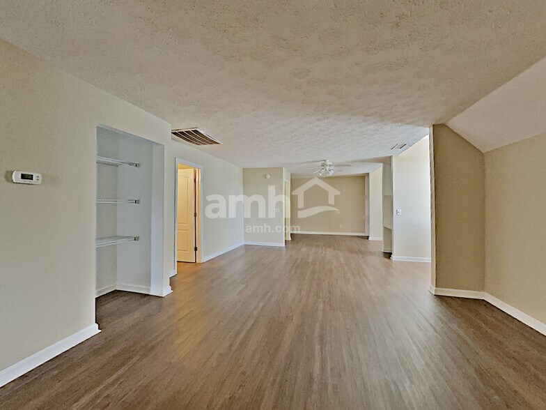 Building Photo - 5108 Bumblebee Dr