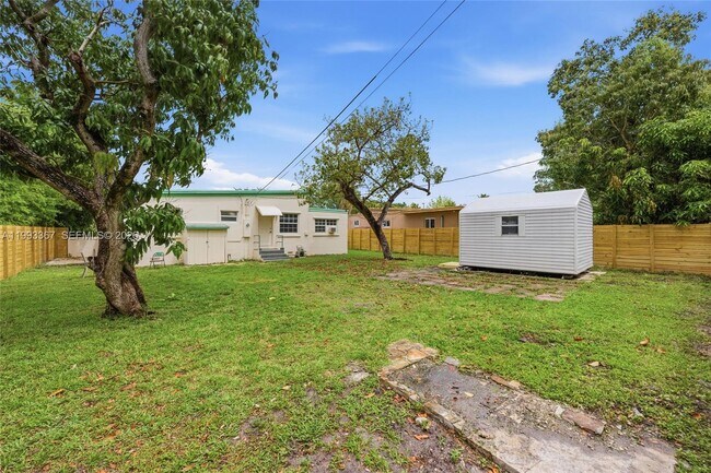 Building Photo - 1620 NE 160th St