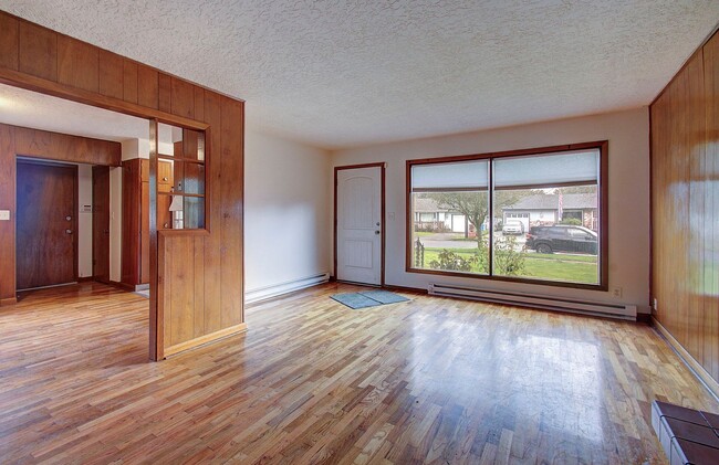 Building Photo - Quaint Three Bedroom Home in Vancouver!  Apply today to received $250 off June 2026