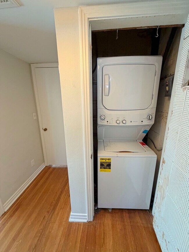 Building Photo - Charming 2 Bedroom, 1 Bathroom Updated Condo in the Heart of Avondale