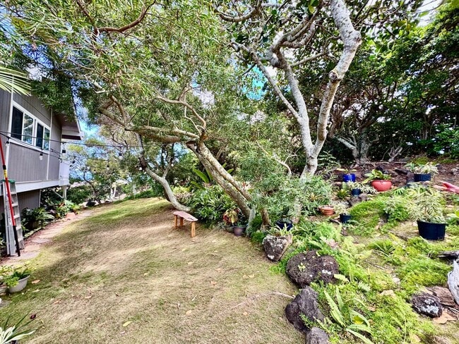 Building Photo - Charming 3-Bedroom Home with Ocean & Mount...