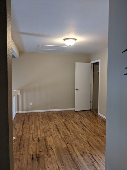 Upstairs landing / live/work area with storage - 2929 Ross Dr