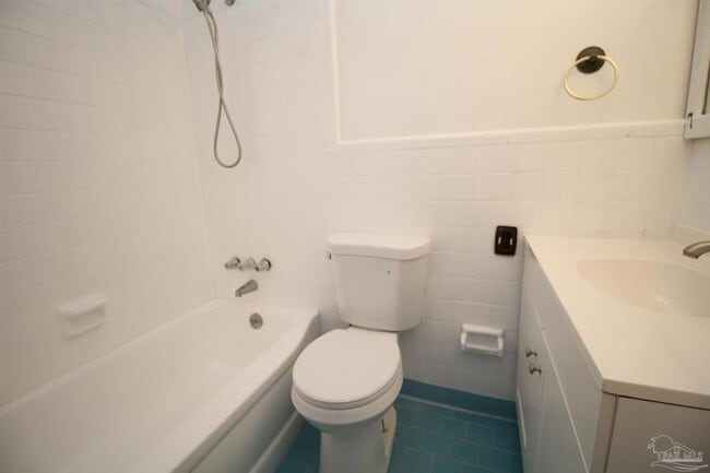Building Photo - 3875 Arbutus Dr
