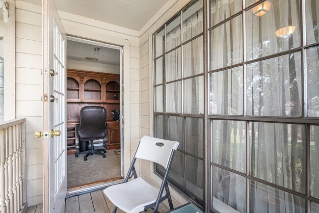 Building Photo - 800 Country Pl Dr