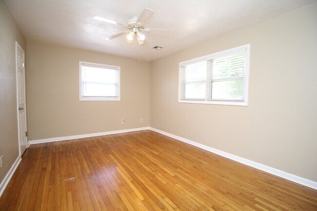 Building Photo - Northeast Pensacola Home- Entertainers Dream with Covered Deck & Fenced Backyard